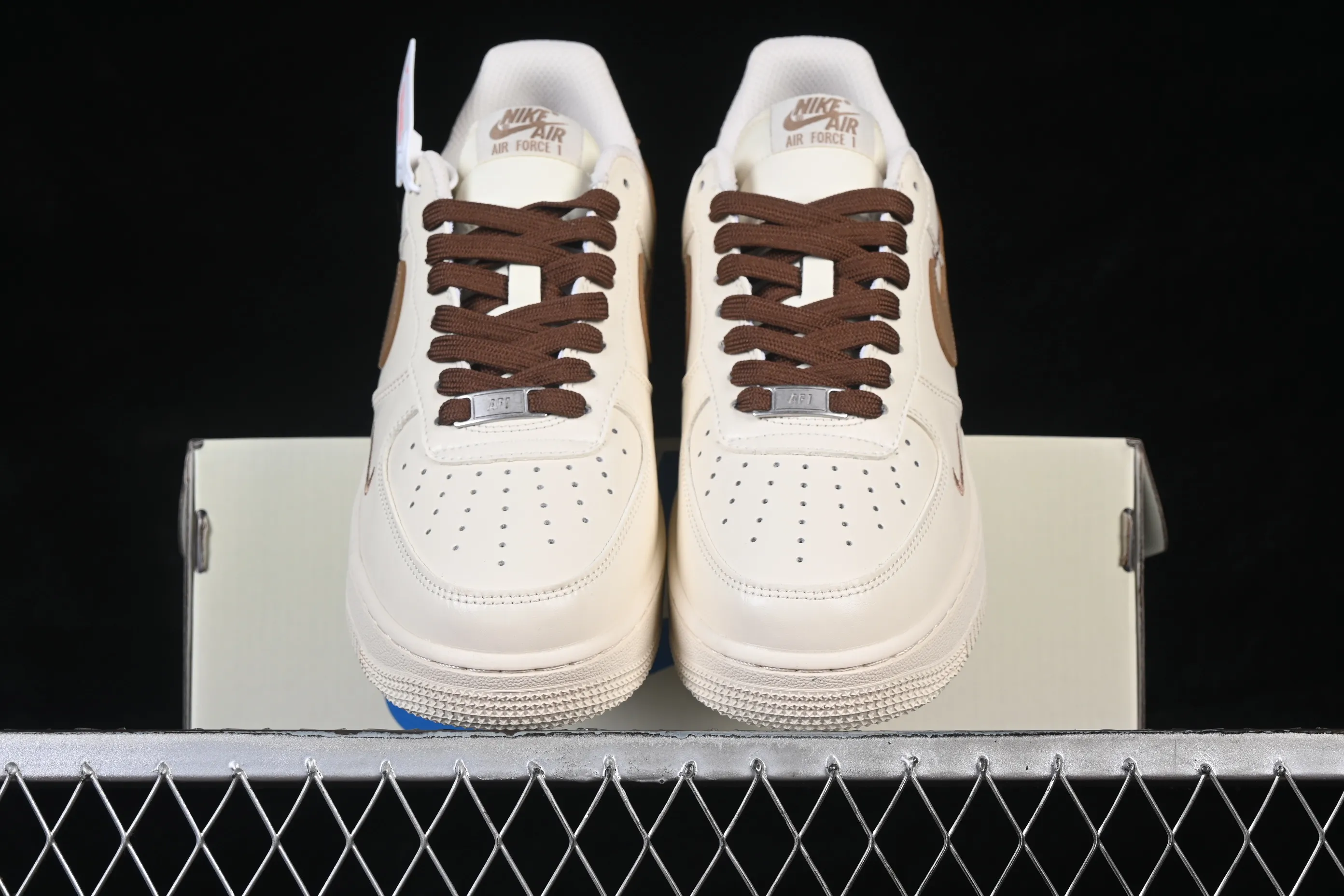 All categories Nk Air Force 1 Air Force series Nk Air Force 1 Low Air Force low-top Nike Air Force 1'07 Low Milk coffee white brown three small hooks Air Force 1 low-top casual sneakers NH0601-584